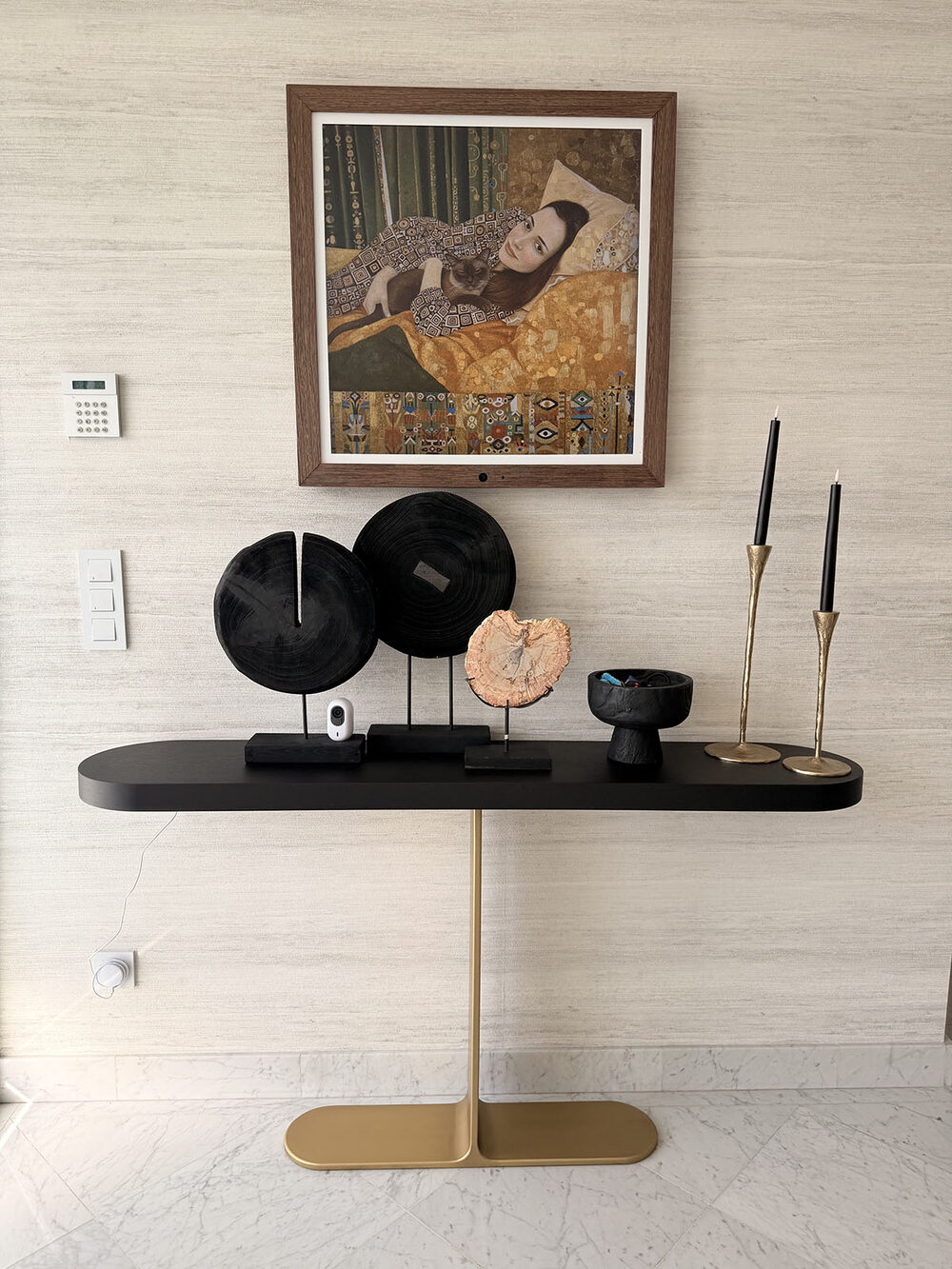 A 33-inch Zoetrope frame at home displaying a commissioned portrait in the style of Klimt
